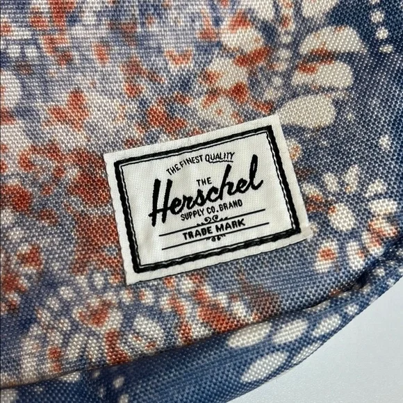 Herschel Supply Co. Fifteen Hip Pack Crossbody Bag Floral Blue Adjustable Strap - Picture 2 of 8